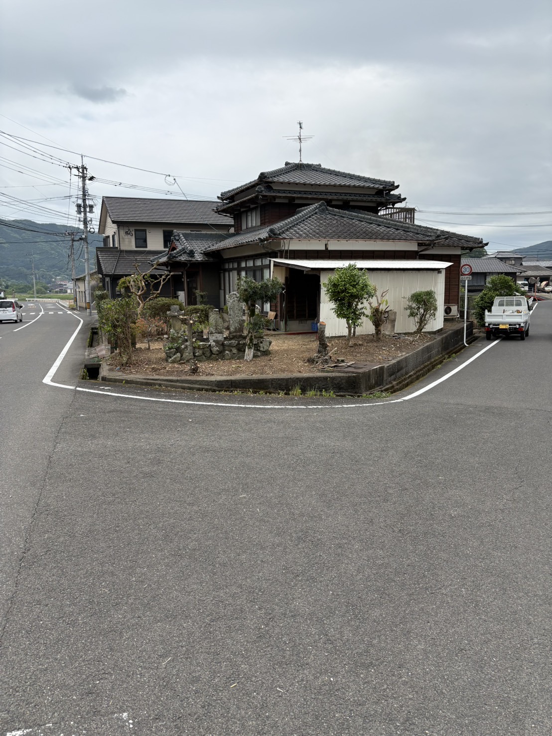 道路沿いの庭木の伐採:施工後